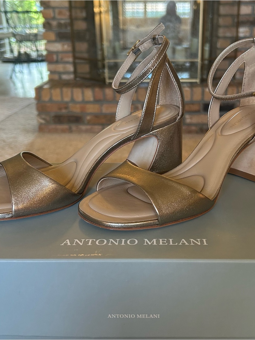 ANTONIO MELANI Metallic Gold Block Heel Sandals - Picture 2 of 9